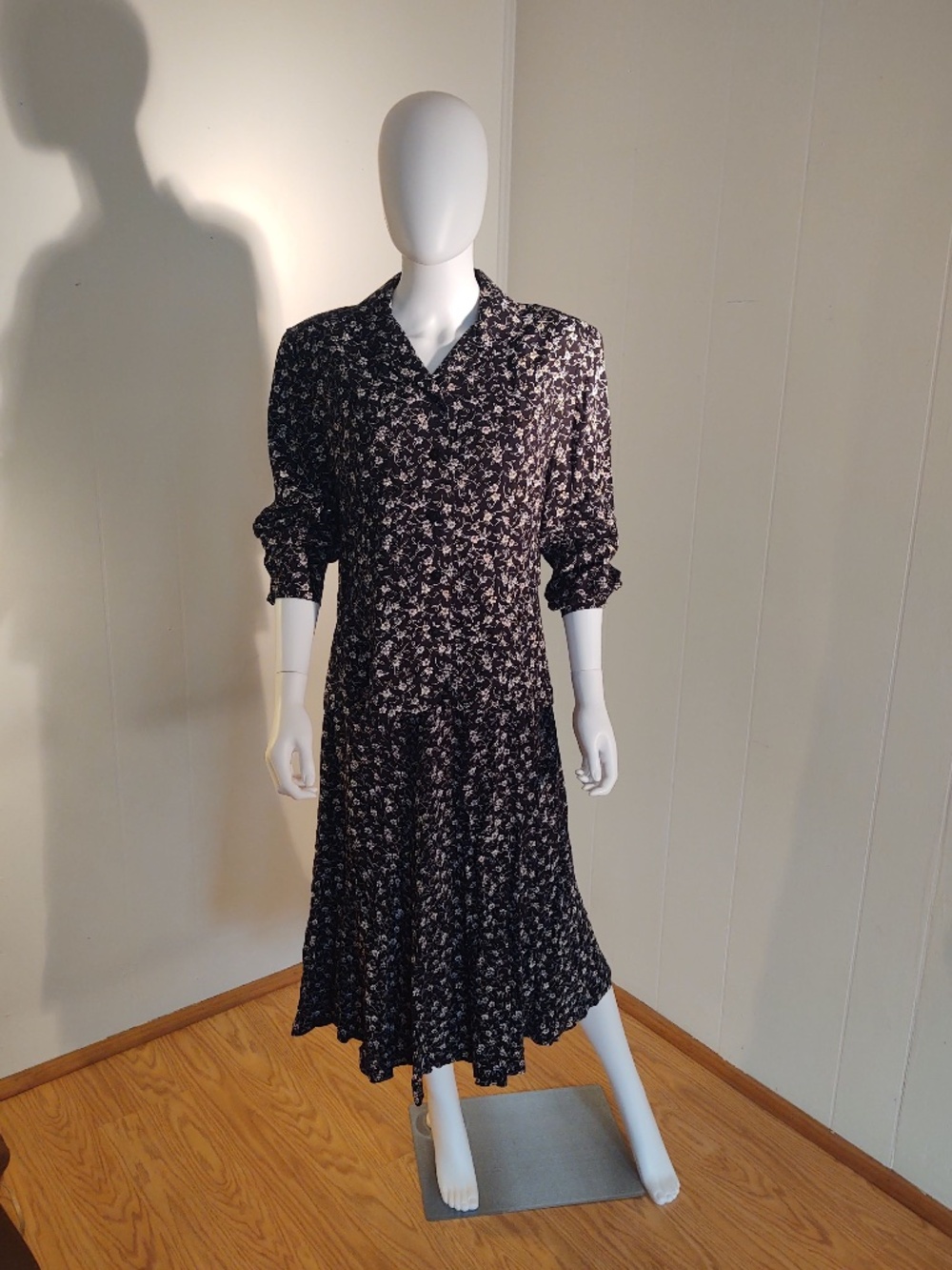 GOOD Doncaster Size 12 Skirt Set, Black Floral Print, Shoulder Pads, Classic